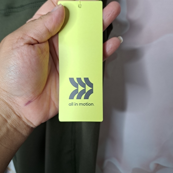 NWT All In Motion Simplicity Twist High Rise Leggings in Olive Green - Picture 5 of 9